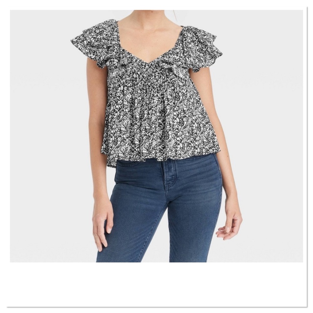 Women’s Ruffle Short Sleeve Blouse Black & White Floral
